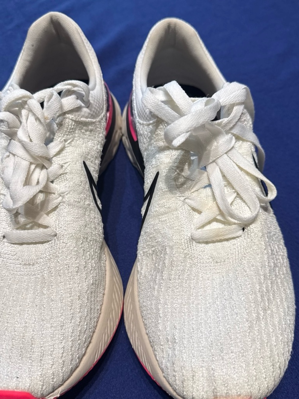 White Knit Women's Running Sneakers with Pink Accents Nike